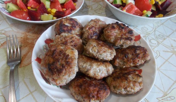 Сочни пържени кюфтета с бекон