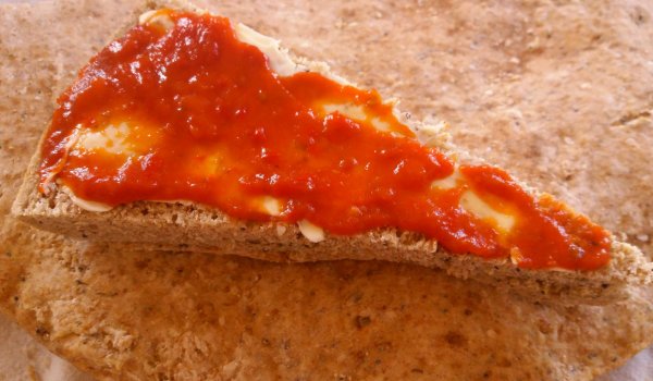 Содена питка с лютеница за закуска