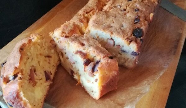 Солен кекс с гауда, сушени домати и маслини