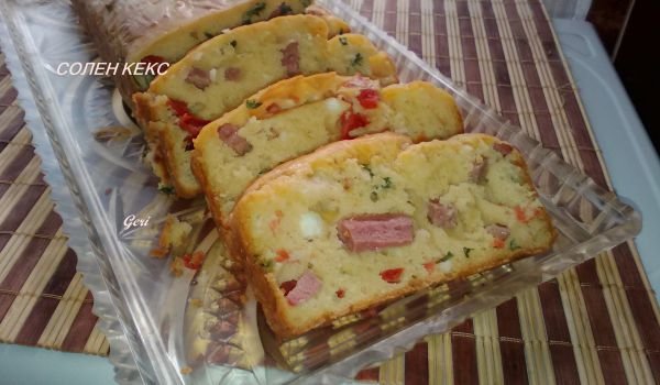 Солен кекс с колбас и зелен лук