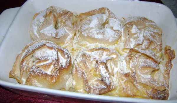 Солени банички с пудра захар