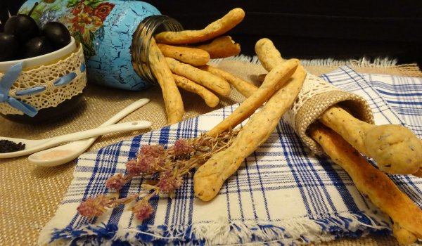 Солени кашкавалени гризини с маслини