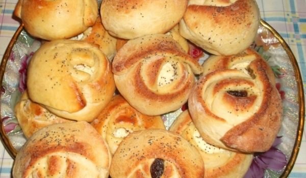 Солени кифлички рози