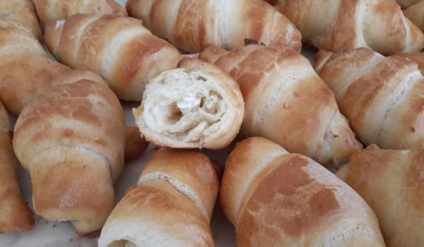 Солени кифлички с плънка от сирене и извара