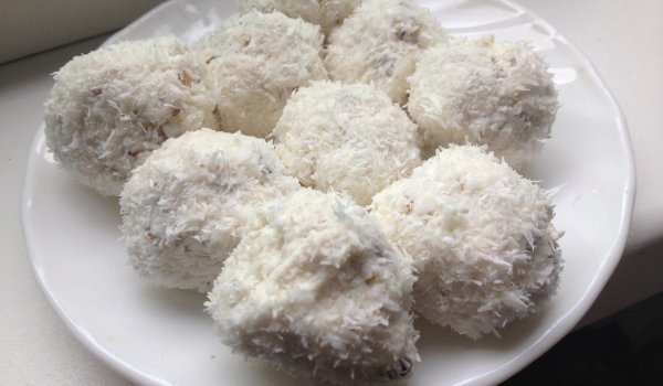 Солени кокосови бонбони