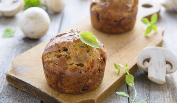 Солени мъфини с кашкавал и гъби
