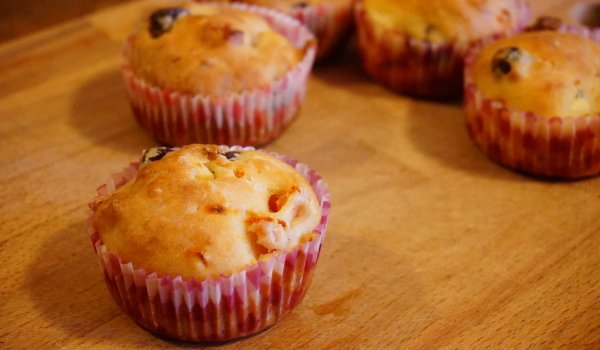 Солени мъфини с маслини, сирене и домати