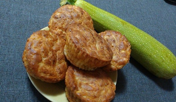 Солени мъфини с тиквичка и сирене