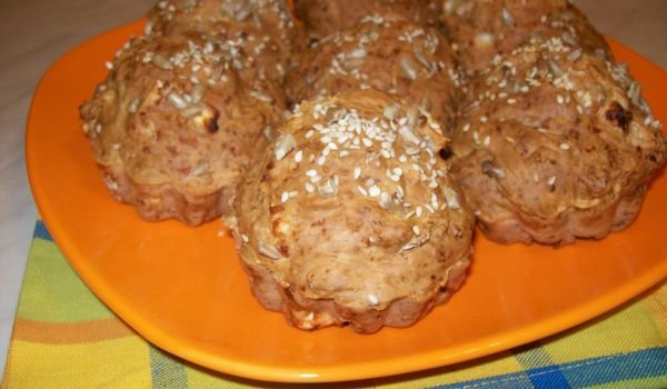 Солени мъфини със сирене и семена