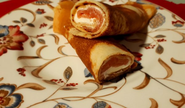 Солени палачинки със сьомга