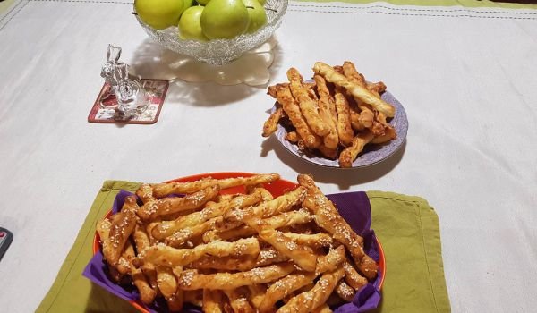 Соленки с кашкавал, сирене и сусам