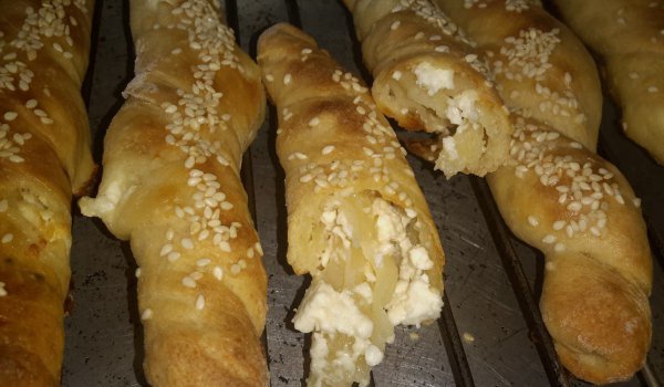 Соленки с плънка от майонеза и сирене