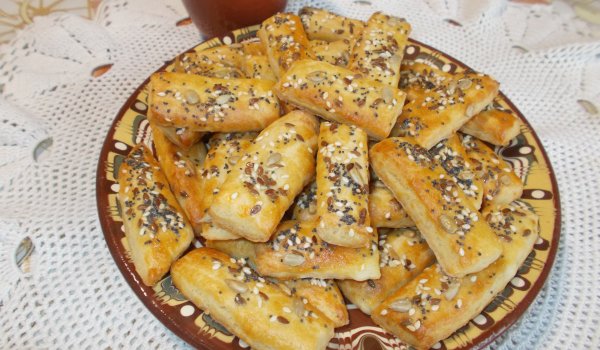 Соленки със сирене и семена