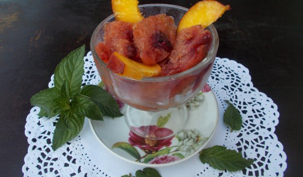 Сорбе с праскови, череши и ликьор