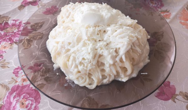Спагети с кисело мляко и масло