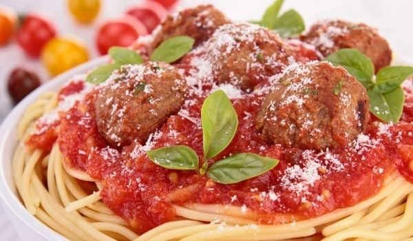 Спагети с пилешки кюфтета