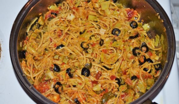 Спагети с праз и яйца