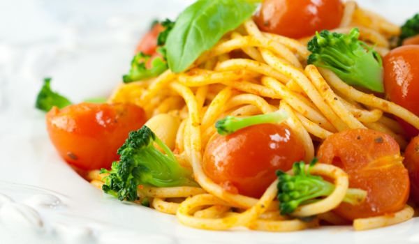 Спагети с шунка и броколи