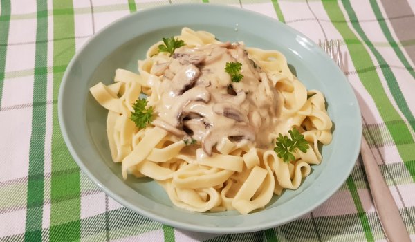 Спагети със сос от сирене