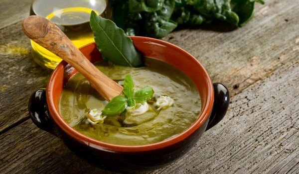 Спаначена крем супа с крутони