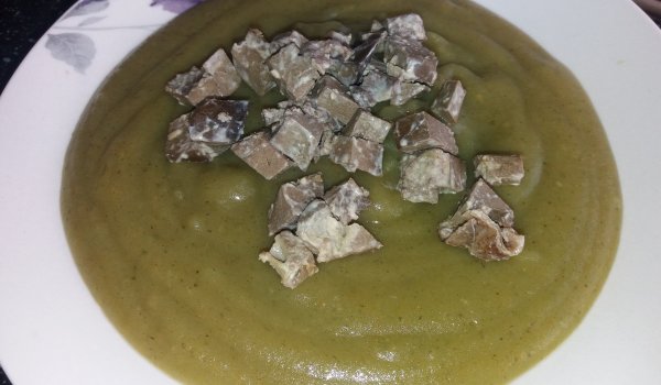 Спаначена кремсупа с крутони от черен дроб