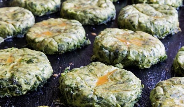 Спаначени кюфтета със сирене и яйца