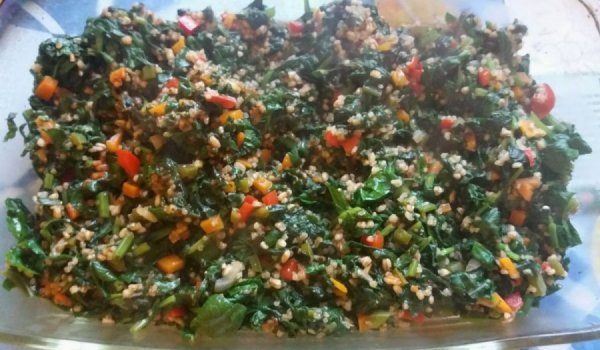 Спанак с булгур, моркови и чушки