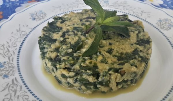 Спанак с яйца и ароматен пресен джоджен