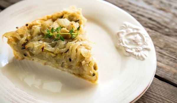 Средиземноморски отворен пай с меден лук