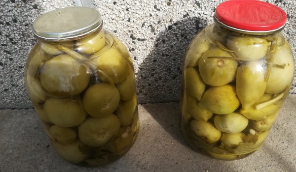 Стерилизирани зелени домати