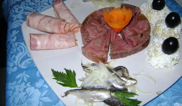 Студено аранжирано мезе
