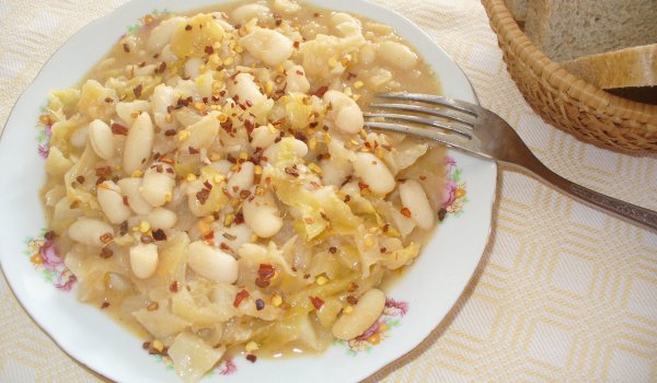 Сух боб с кисело зеле