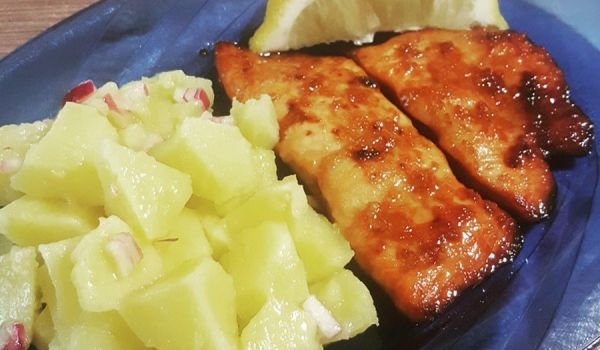 Сьомга с мед и соев сос