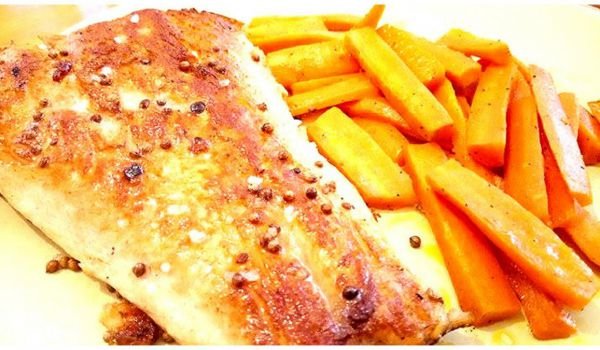 Сьомга с моркови на тиган със Средиземноморски вкус