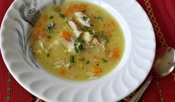 Супа от домашно пиле с куркума