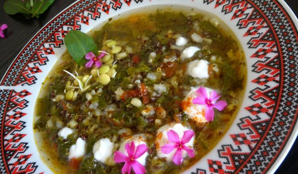 Супа от лапад и киселец с млечен мус