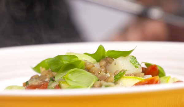 Супа от леща с червени картофи