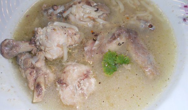 Супа от парти бутчета със спагети лингуини