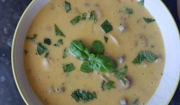 Супа от печурки със сметана и прясна мента