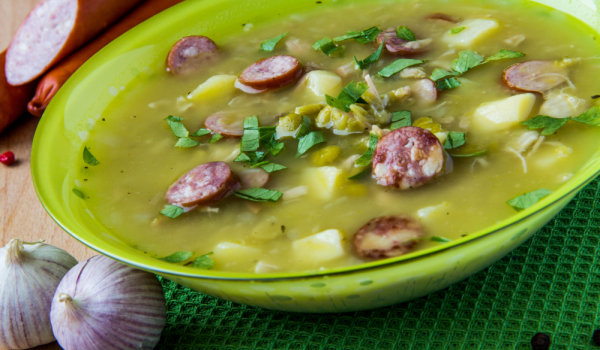 Супа от праз с картофи и кренвирши