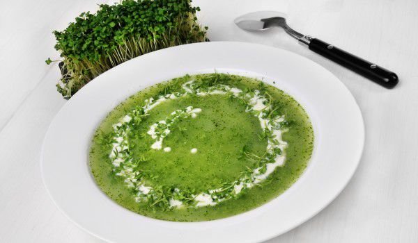 Супа от спанак, ориз и чесън