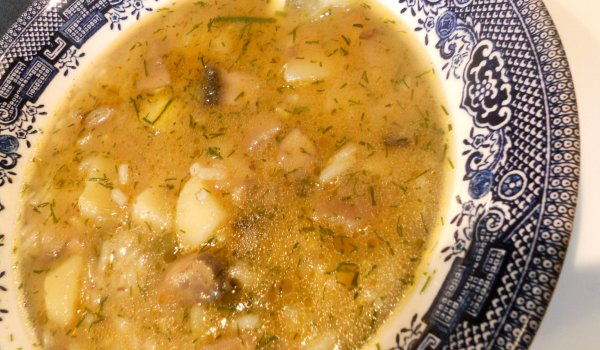 Супа от тиквички, картофи и гъби