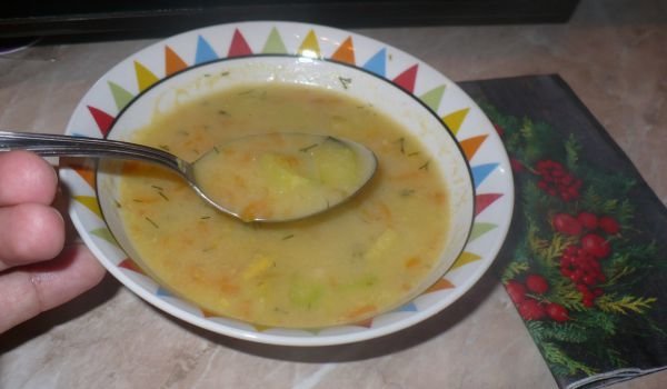 Супа от тиквички, моркови и грис