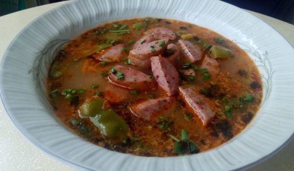 Супа от зелен фасул с наденица