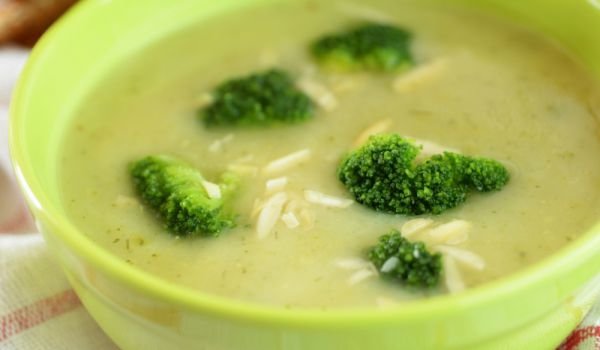 Супа с броколи и бадеми