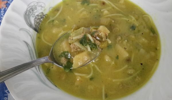 Супа с кайма, зеленчуци и свежи подправки