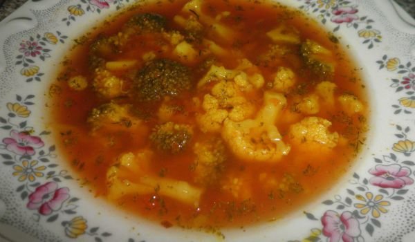 Супа с карфиол, броколи и куркума