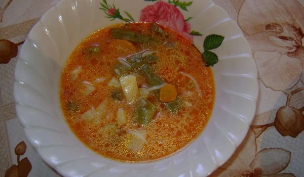 Супа с картофи, зелен боб и фиде