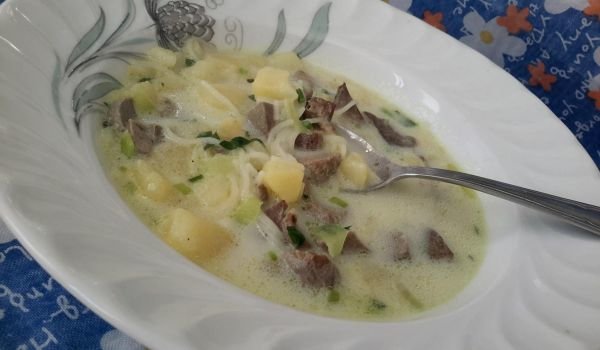 Супа с праз, свински дроб, картофки и фиде