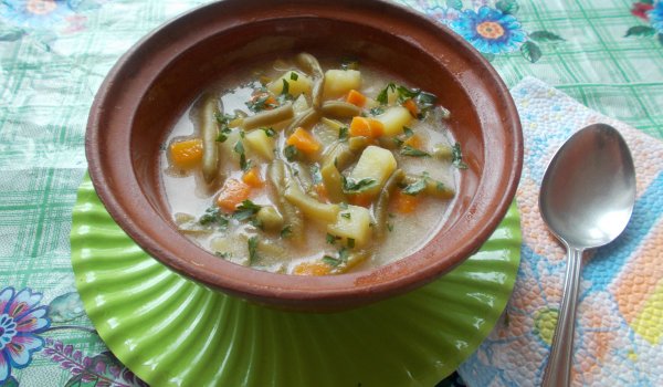 Супа със зелен боб и картофи